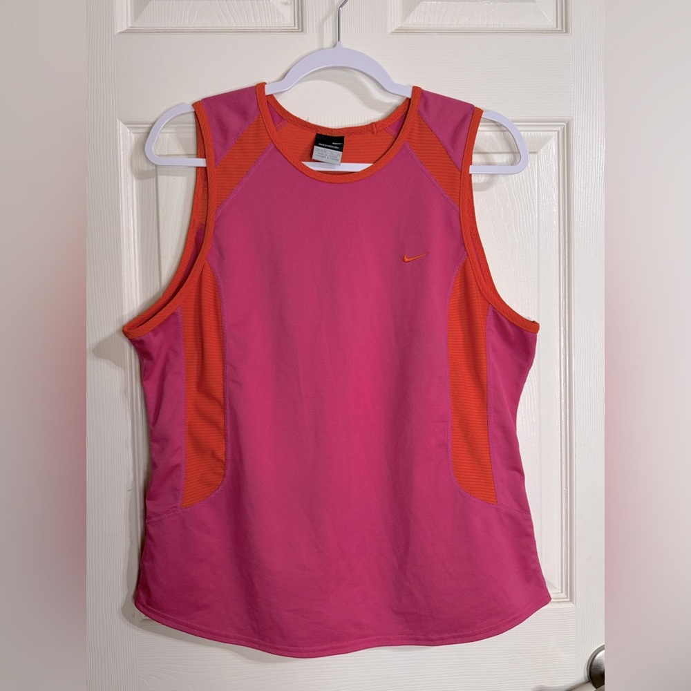 Women’s Nike Sleeveless Shirt - Size XL